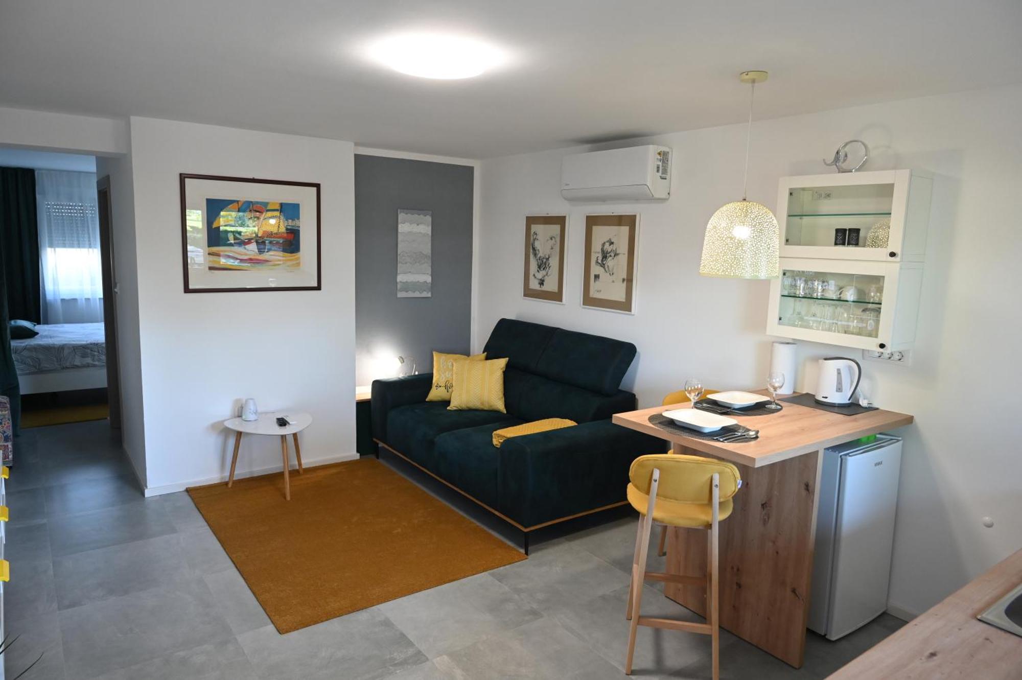 Studio Apartman Una -Self Check In,Free Parking คาร์โลวัตส์ ภายนอก รูปภาพ
