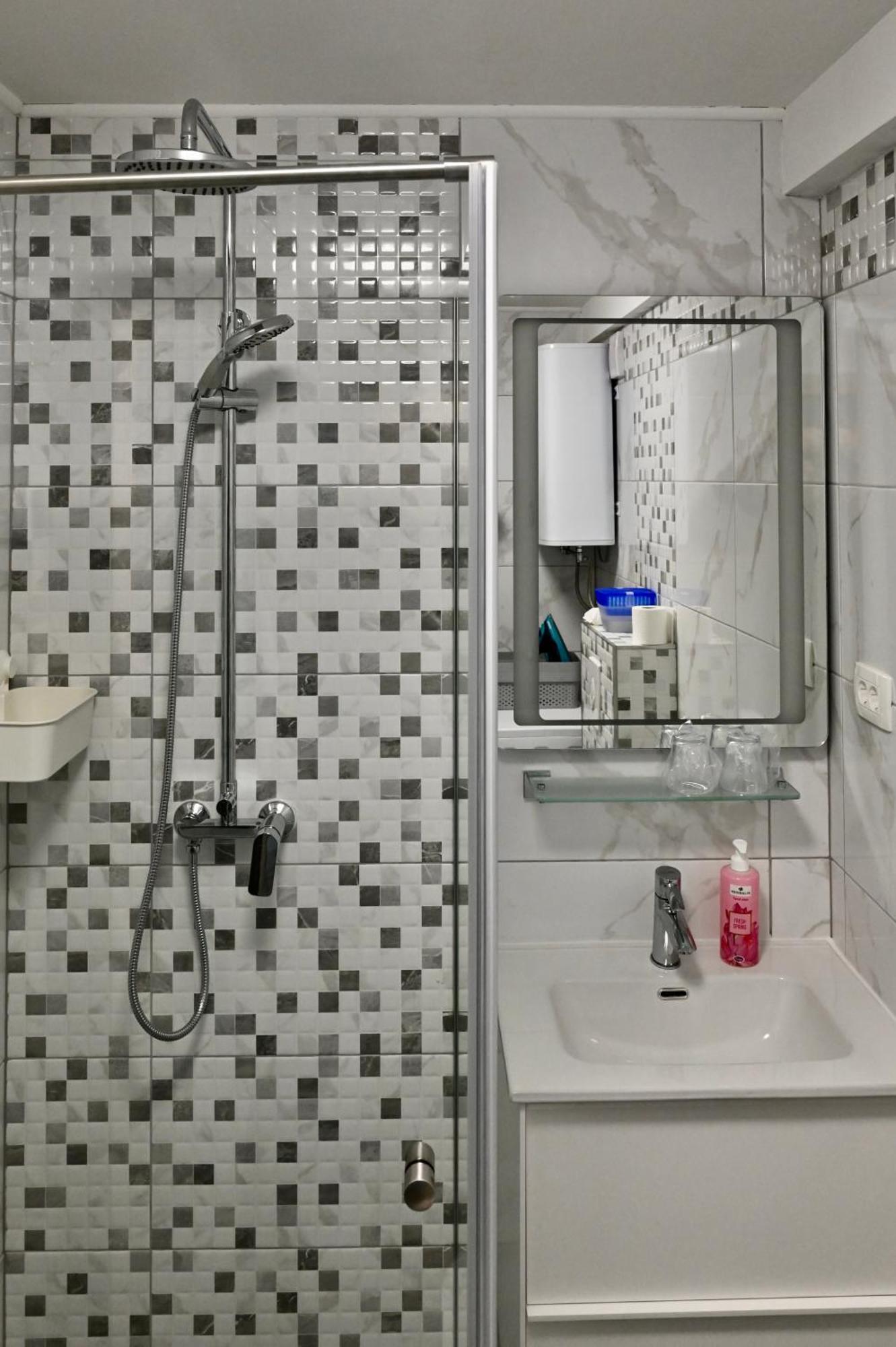Studio Apartman Una -Self Check In,Free Parking คาร์โลวัตส์ ภายนอก รูปภาพ